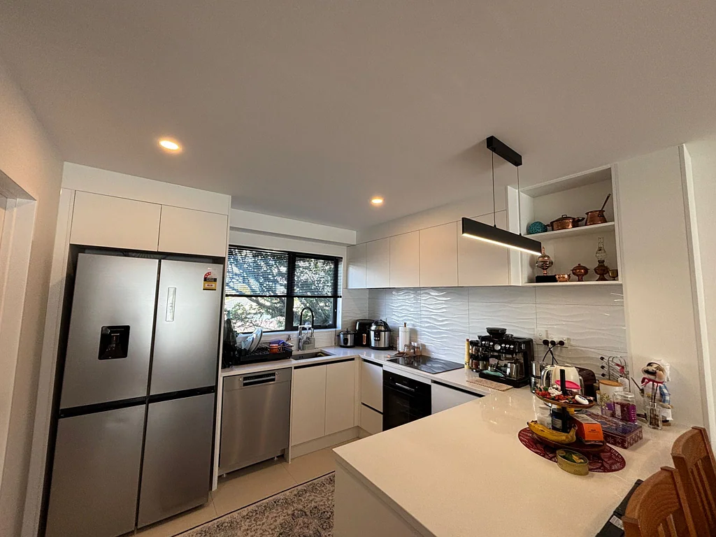 Stylish Near-New Family Living in a Prime Pakuranga Location