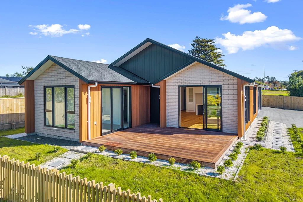 Riverhead 6房  NEW Riverhead Home & Income