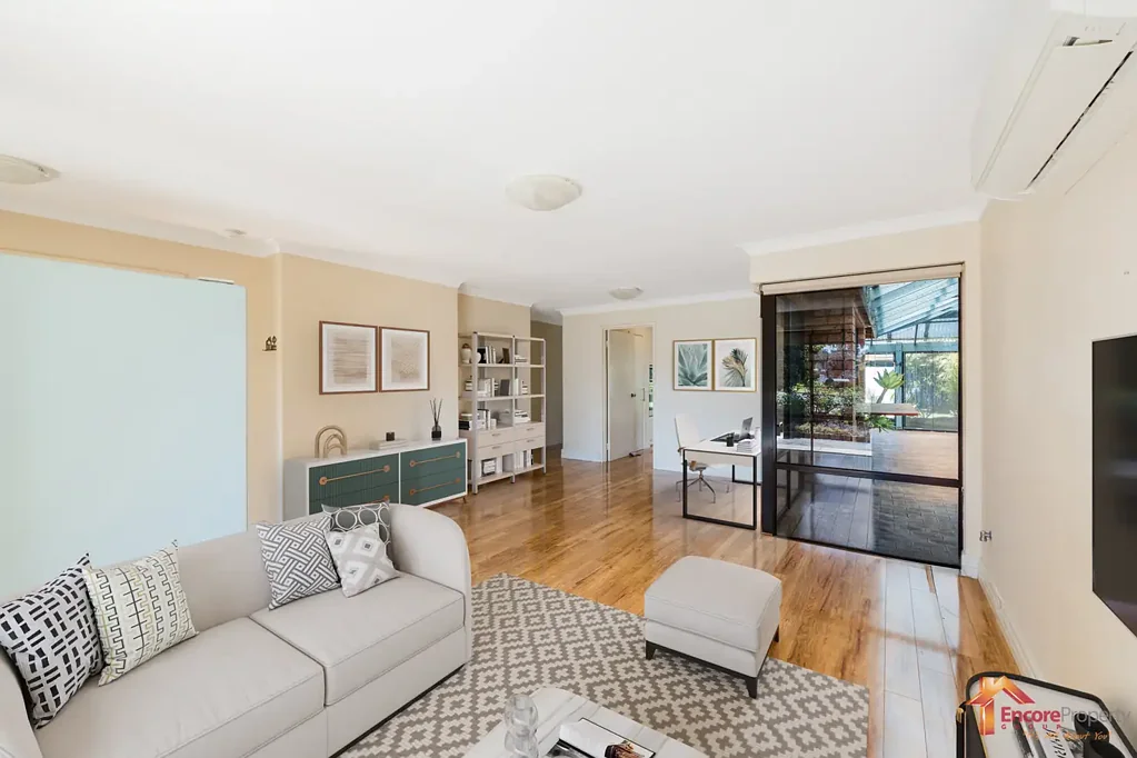 4A Gladstone Road, Leeming, WA 6149