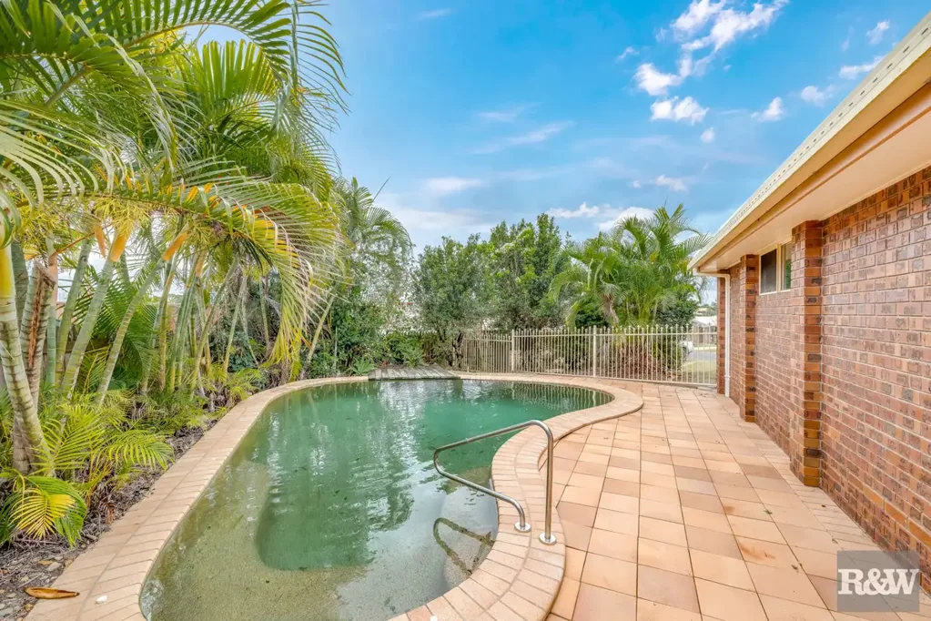 Spacious 3-Bedroom Home with Pool & Privacy in Avoca!