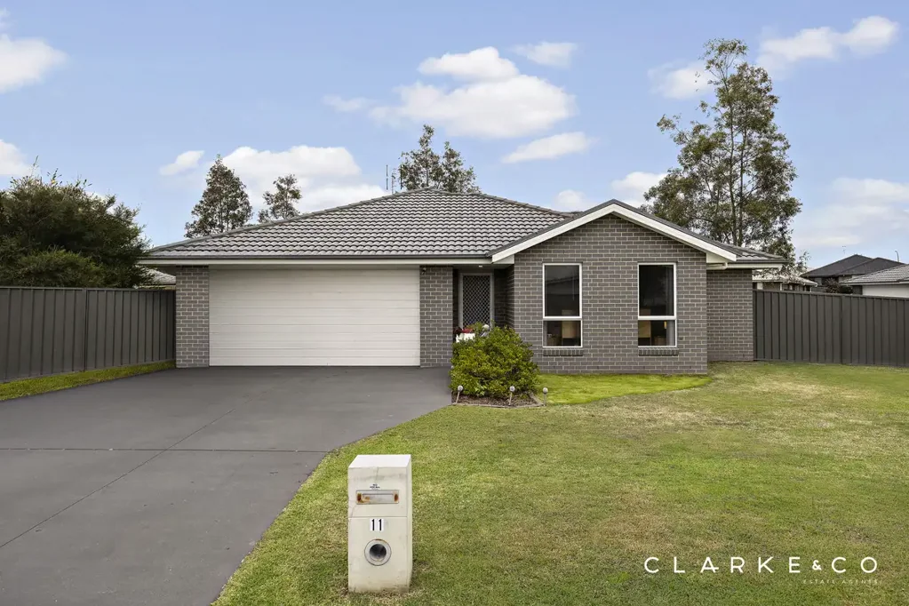 Cliftleigh 4ਬੈੱਡਰੂਮ QUALITY LIVING ON A GENEROUS CORNER BLOCK!