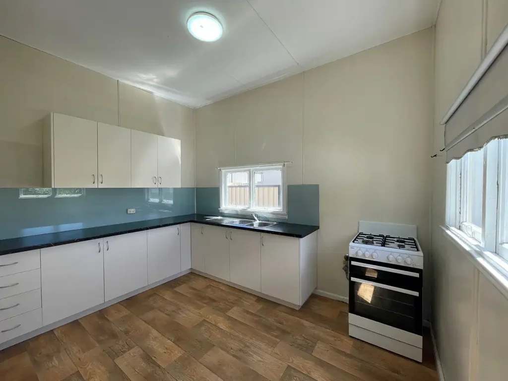 2 Bedroom Cottage Home!