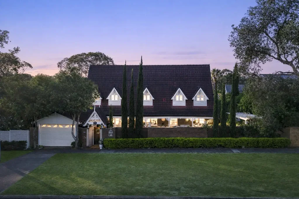 Pagewood 5 Bedroom Welcoming home with a relaxed atmosphere of space and comfort.