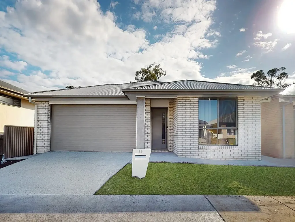 EXECUTIVE HOME CLOSE TO THE CALAMVALE DISTRICT PARK!