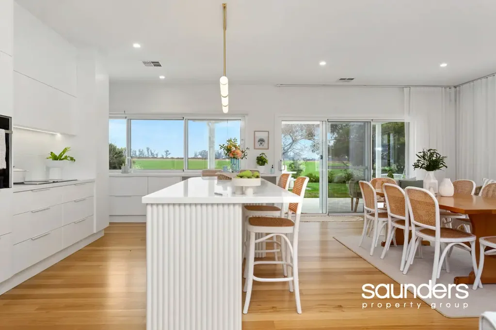 Longford SOPHISTICATED DESIGNER HOME ON APPROX 80 ACRES