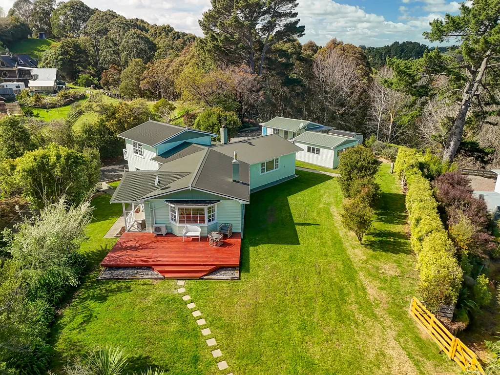 Marybank Seclusion, space and sea views