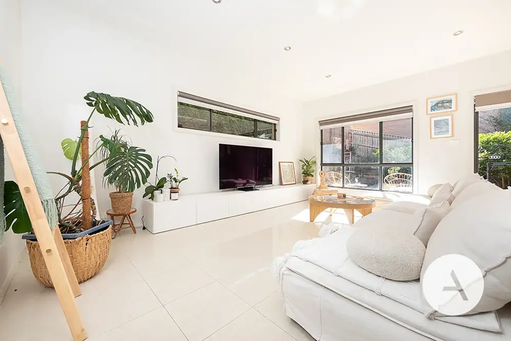 Spacious 4-Bedroom Townhouse with Double Garage
