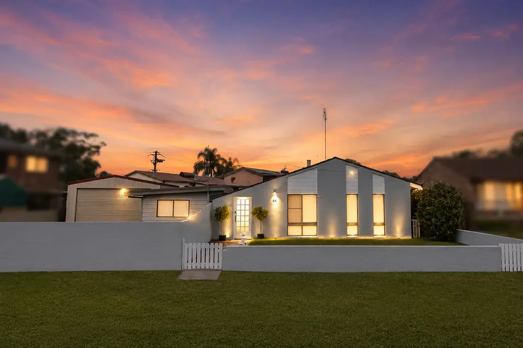 Sussex Inlet 3房  Beautifully Renovated 3-bedroom Home with Drive-Through Access And Shed