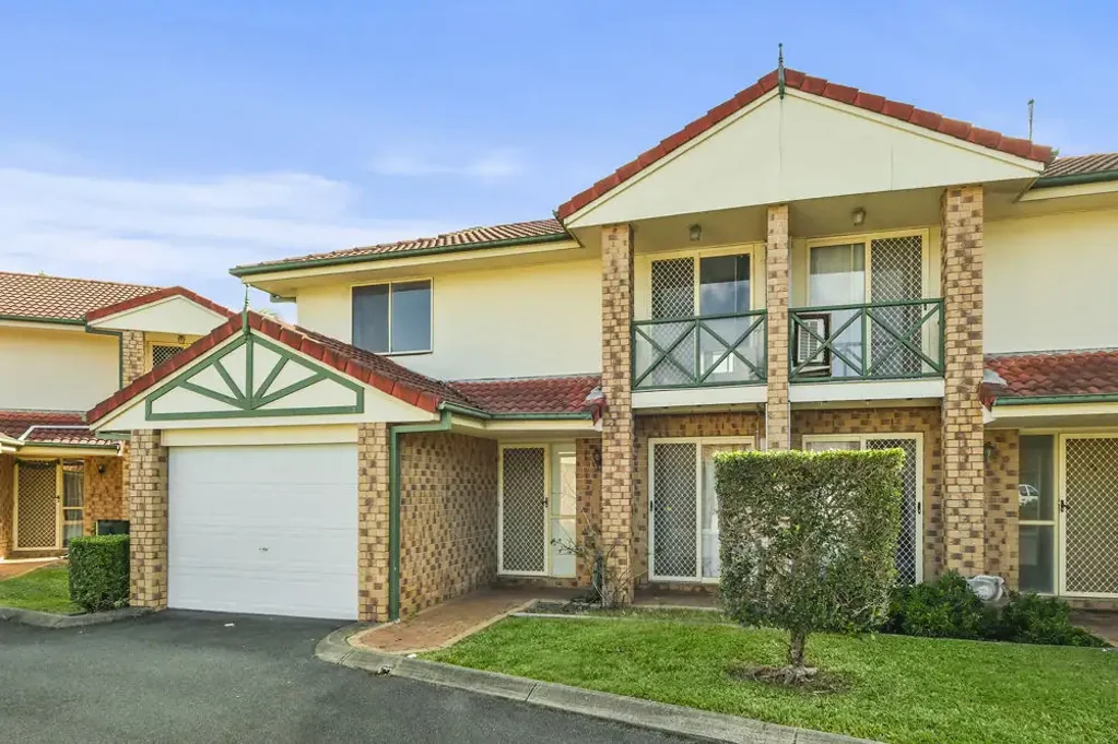 Eight Mile Plains 3Kwarto Stylish Low-Maintenance Living with LOW FEES