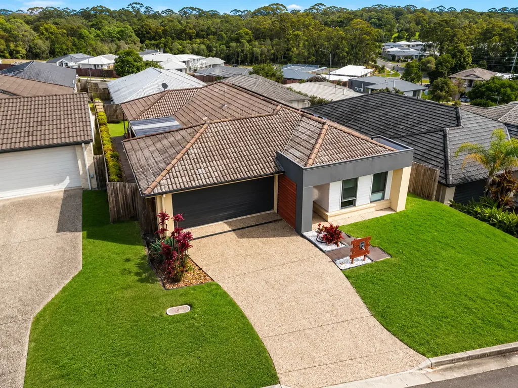 Pimpama 4 Bedroom Move in Ready !!