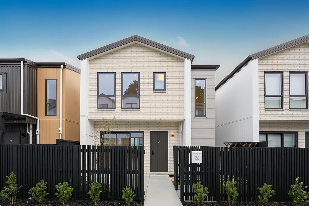 Stanmore Bay 3Moenga Flexible Living with a Studio and 2 main entrances