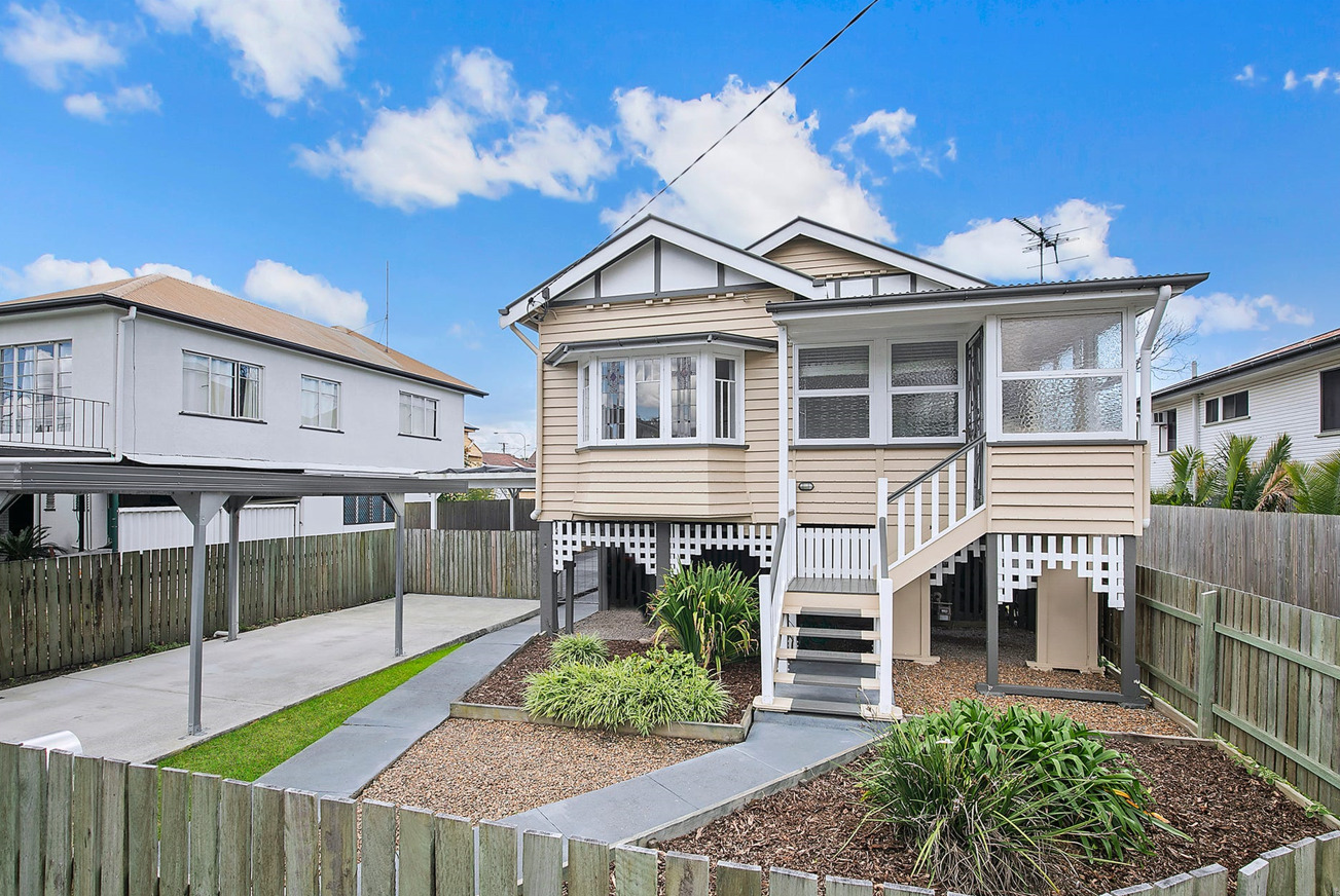 LOW-MEDIUM DENSITY RESIDENTIAL (2 OR 3 STOREY MIX)