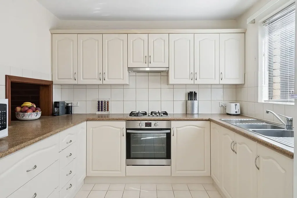 South Perth 3房  Spacious, Well Located & Full of Potential