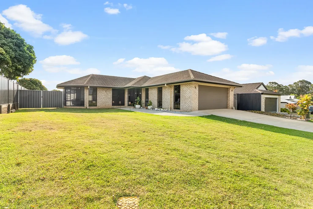 Spacious 4-Bedroom Home in Sought-After Riverparks Estate