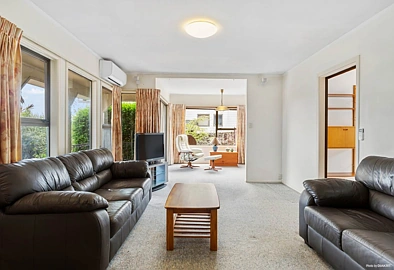This charming three-bedroom house in the desirable Forrest Hill area on the North Shore.