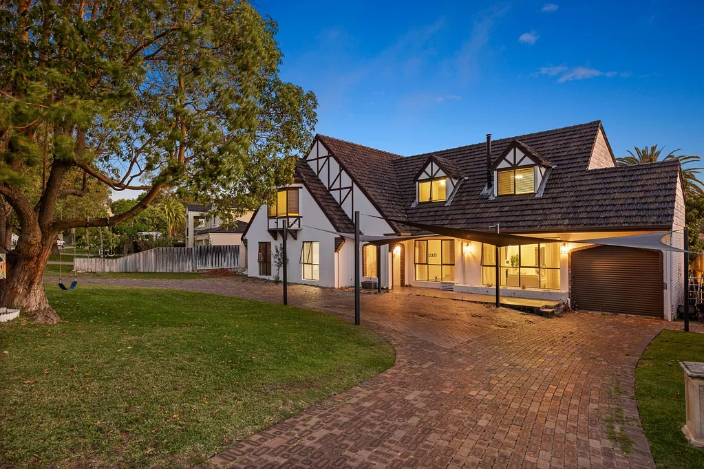 18 Nardina Crescent, Dalkeith, WA 6009