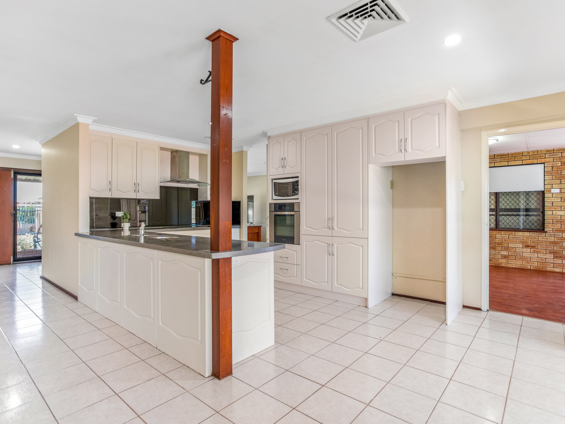 6 SHILLINGTON WAY, THORNLIE WA 6108, 0 chambres, 0 salles de bain, House