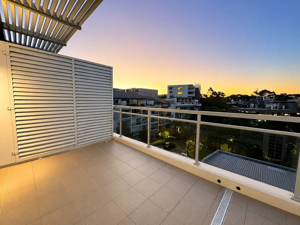 Stylish Split-Level Apartment with Three Balconies