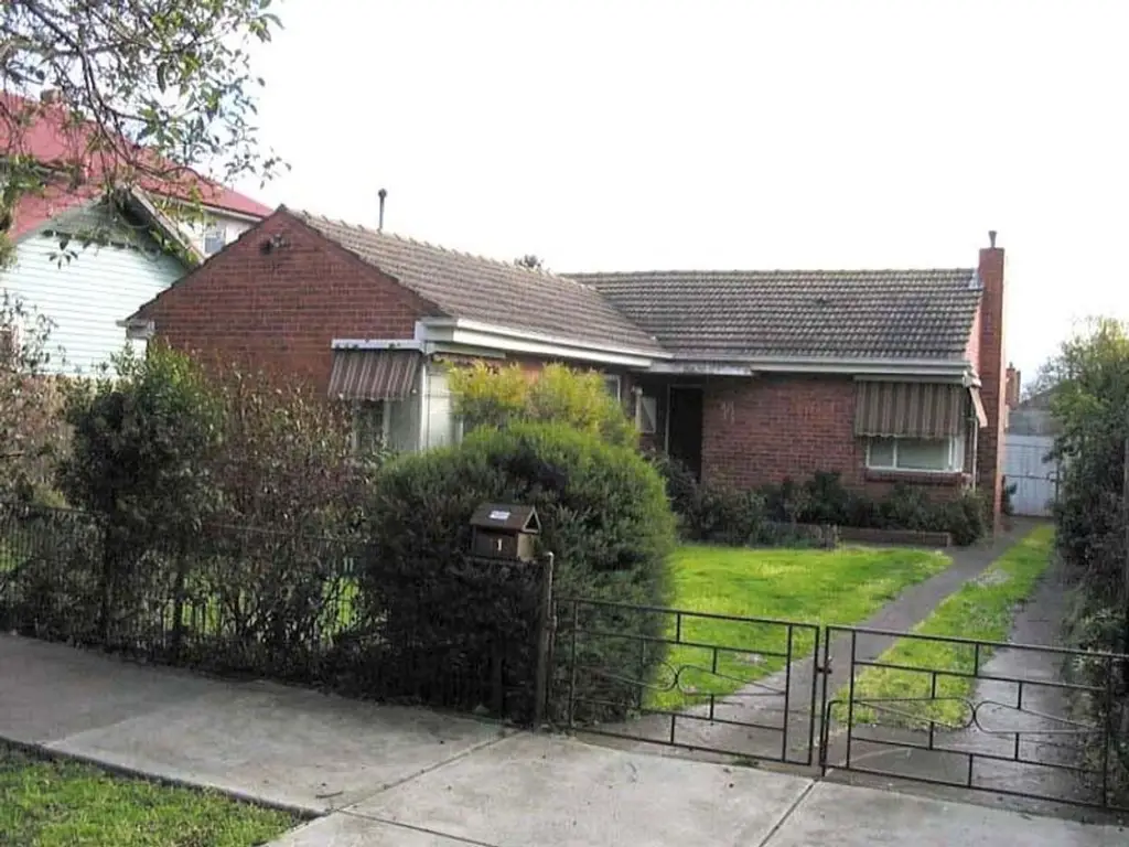 Fantastic location, close to schools, public transport and shopping amenities.