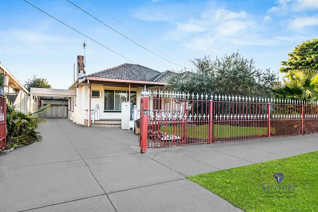 Hadfield 3房 宽敞654平地块 主附两宅齐备 步行便利设施 租投皆宜珍品 For Sale: Prime Hadfield Opportunity – Spacious Home with Endless Potential 41 Volga Street Hadfield