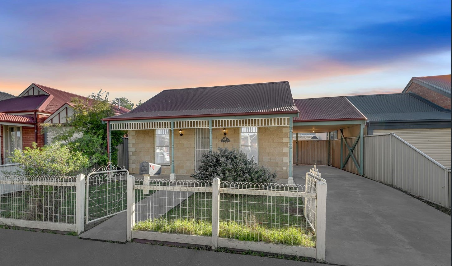 25 NARACOORTE DR, CAROLINE SPRINGS VIC 3023, 0部屋, 0バスルーム, House