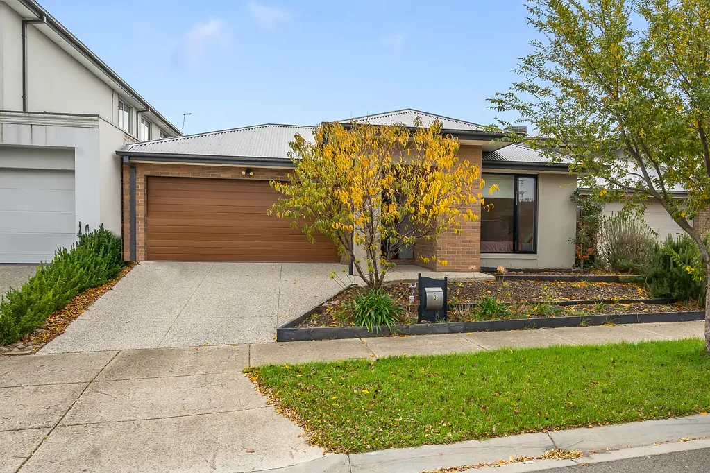 Grand Living in the Heart of Greenvale...