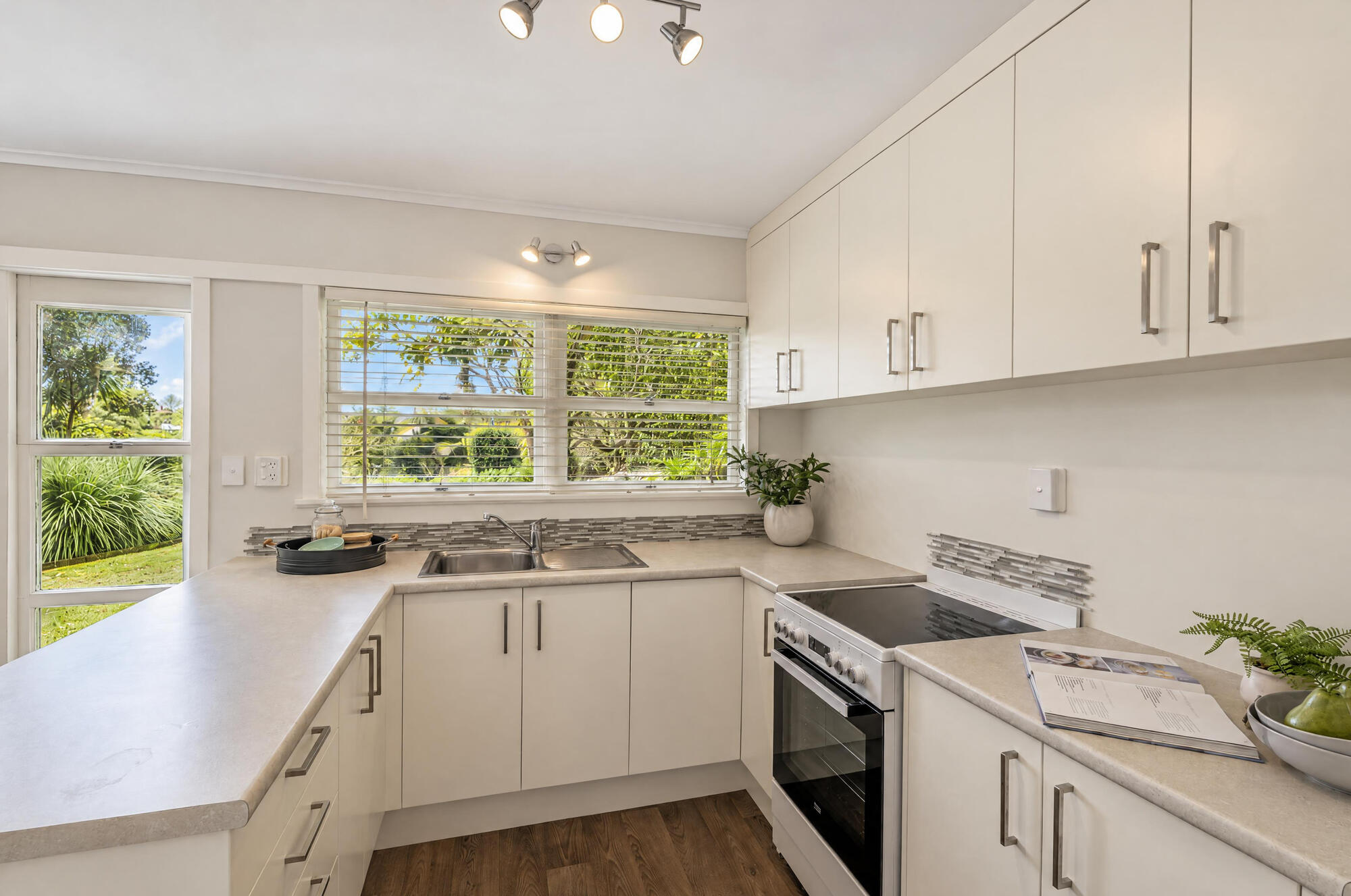 16 Montgomery Crescent, Cockle Bay, photo 8