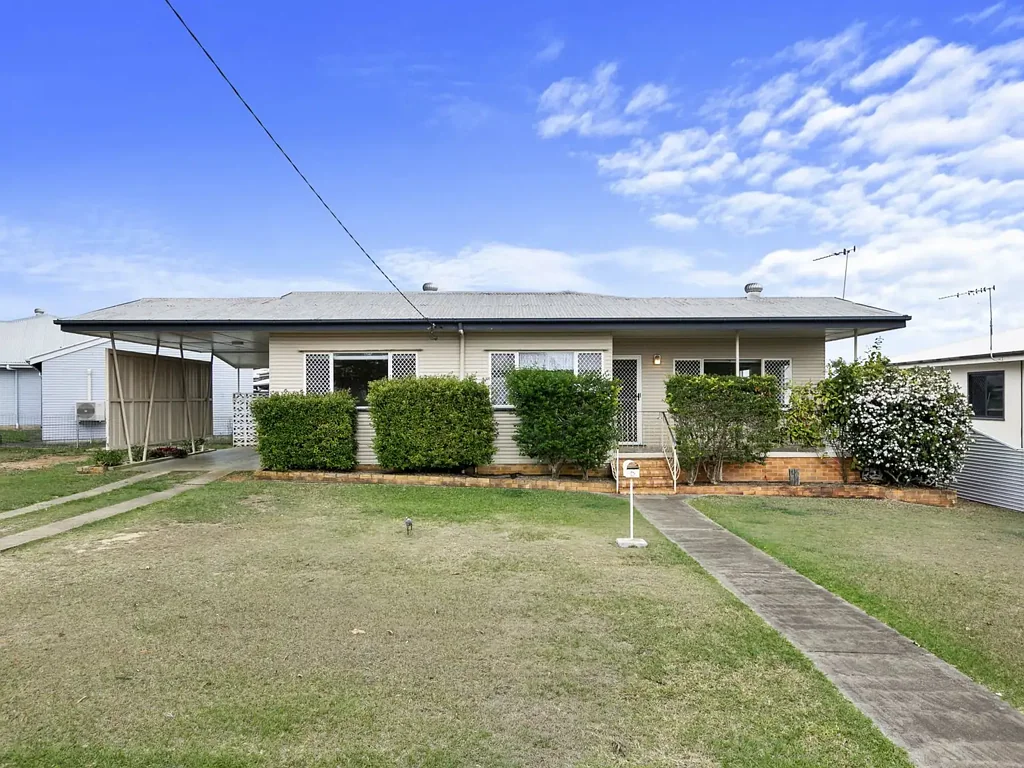 Maryborough 3ਬੈੱਡਰੂਮ Charming Low-Set Home on 506m² with Plenty of Potential