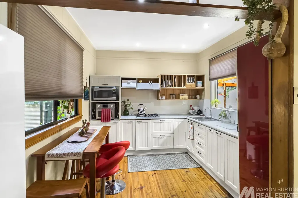 Sadadeen 3房  Charming Garden Retreat Filled with Character