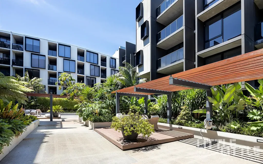 Hawthorn 1房 Hawthorn中央位置 一居室公寓 现代厨房带洗碗机 开放式起居用餐区 私人阳台 步行可达超市车站大学 The Heart of Hawthorn