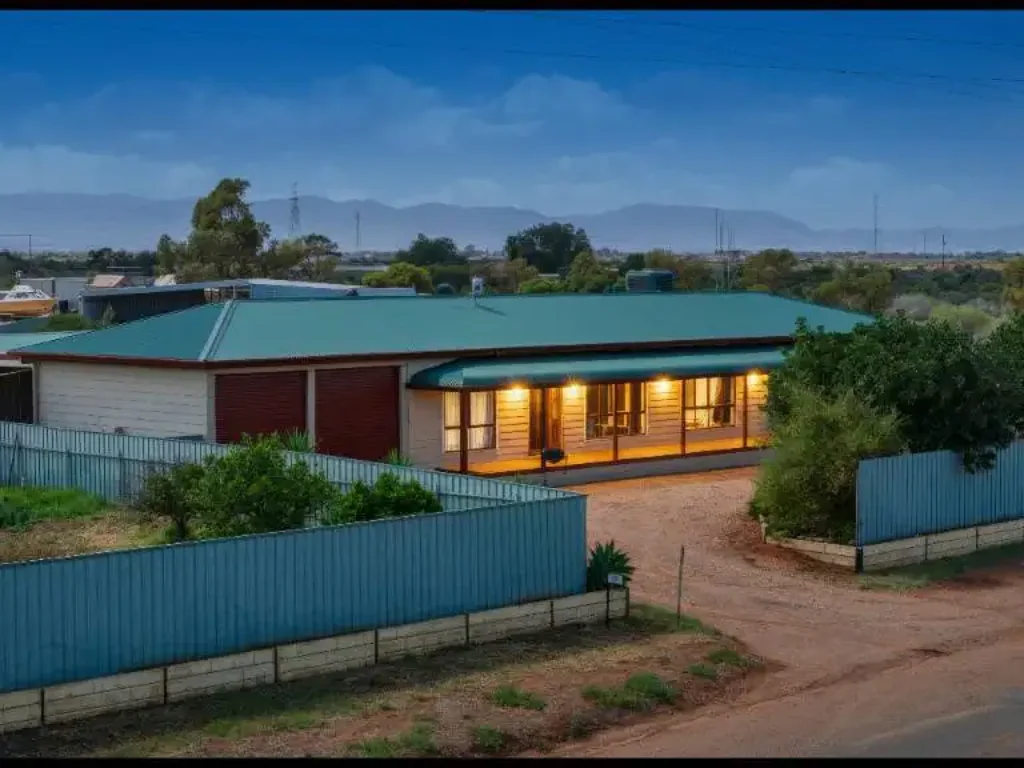 Port Augusta 4कमरा Space, Style & Exceptional Lifestyle Facilities on 2.25 Acres!