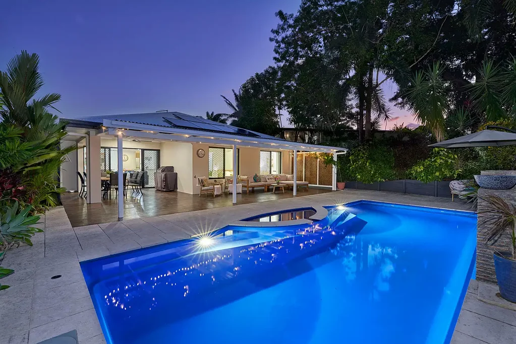 Whitfield 4房  Modern Tropical Living with Pool, Space and Side Access