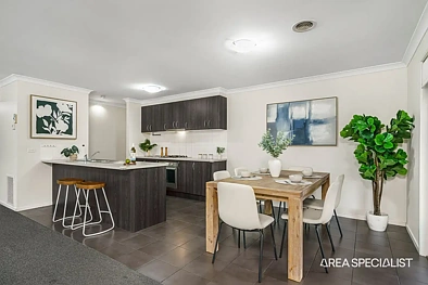 13 Blue Gum Drive, Brookfield, VIC 3338, 4 Kuwarto, 2 Banyo, House
