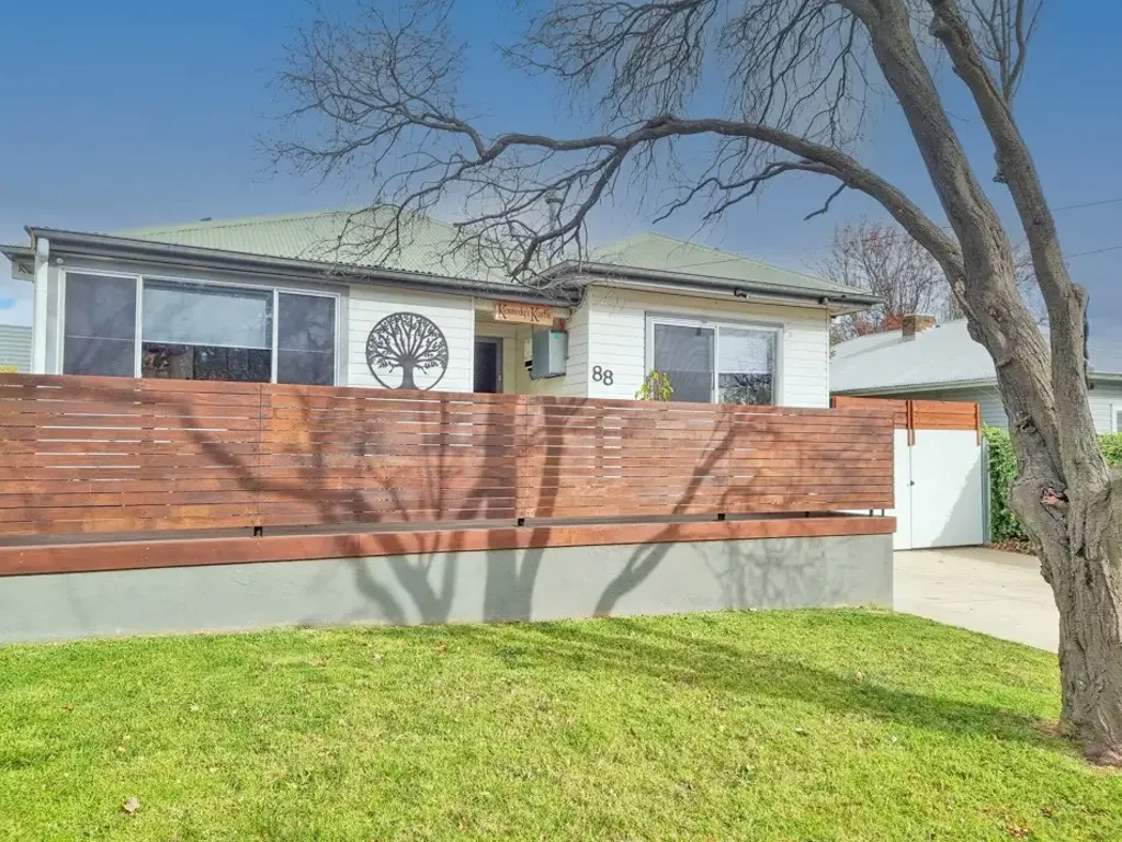 Orange 4ਬੈੱਡਰੂਮ Family Comfort, Investor Appeal, First Home Buyer Friendly!
