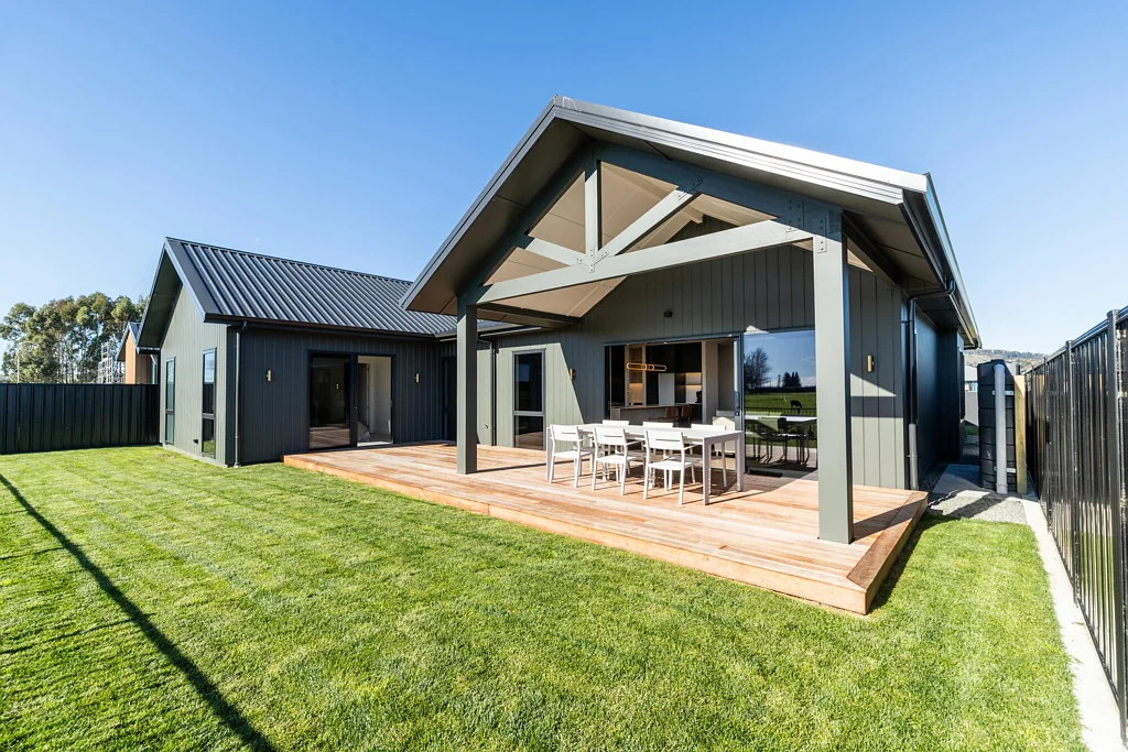 Havelock North 4 Slaapkamer Brand New Luxury Overlooking Reserve