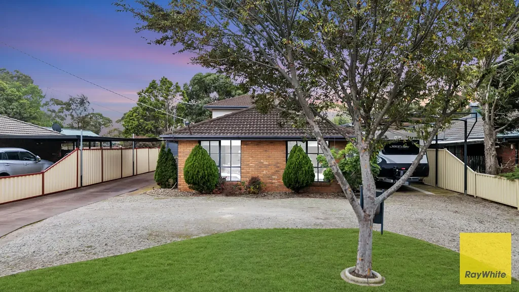 Hoppers Crossing 4Zimmer Spacious Double-Storey Family Home in the Heart of Hoppers Crossing