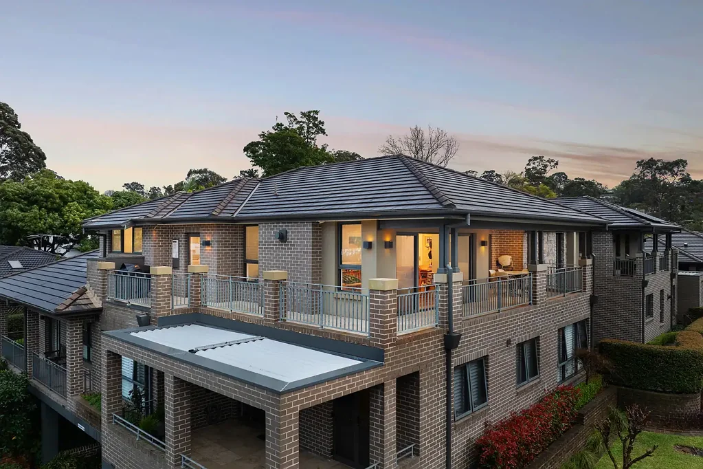 Beecroft 3房 精品低层综合楼 18套住宅 豪华顶层公寓 定制装修 奢华细节 双砖住宅 宽敞起居 环绕露台 区景 Pennant Hills Golf Course 时尚简约厨房 欧洲电器 主卧步入式衣帽间 独立卫生间 黑檀地板 定制橱柜 Tesla Powerwall Sophisticated three bedroom apartment in boutique over 55s complex