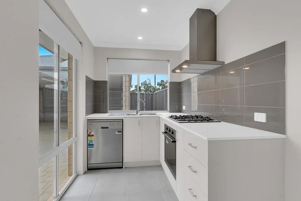 Modern & Cozy 4x2 New Build in a Peaceful Coodanup Location