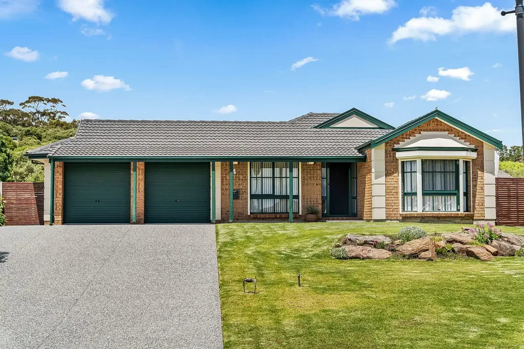 4 Harbury Court, Onkaparinga Hills, SA 5163
