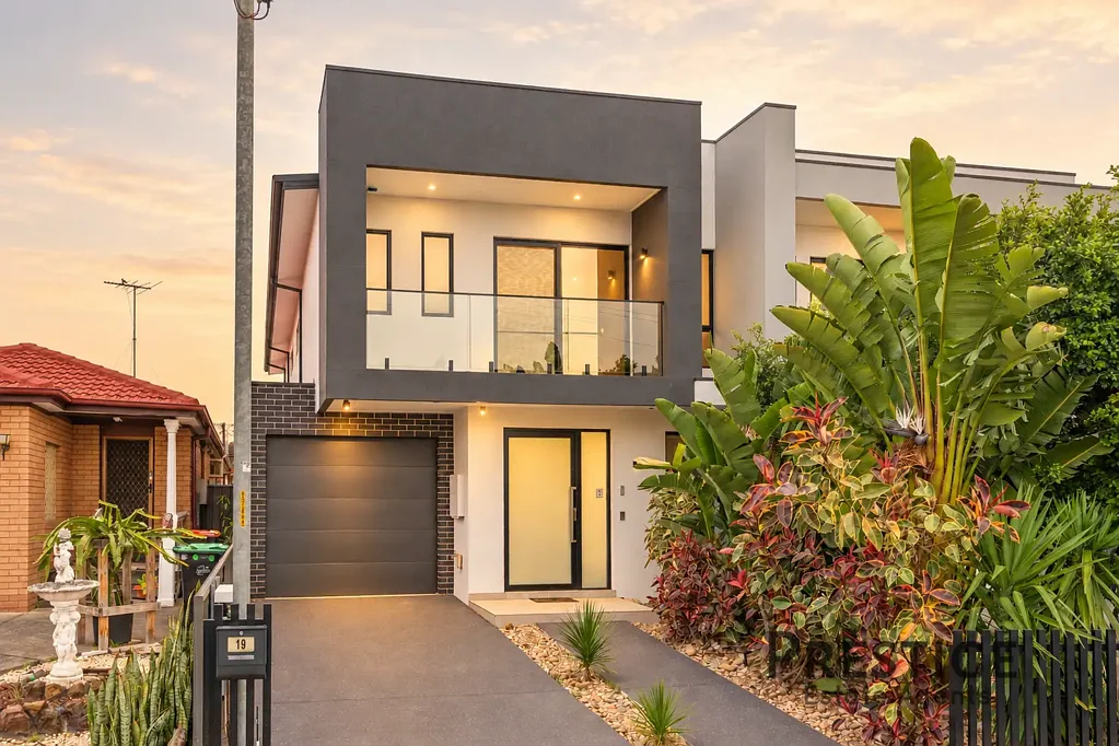 Fairfield Heights 5ਬੈੱਡਰੂਮ Modern Duplex with Space for the Whole Family