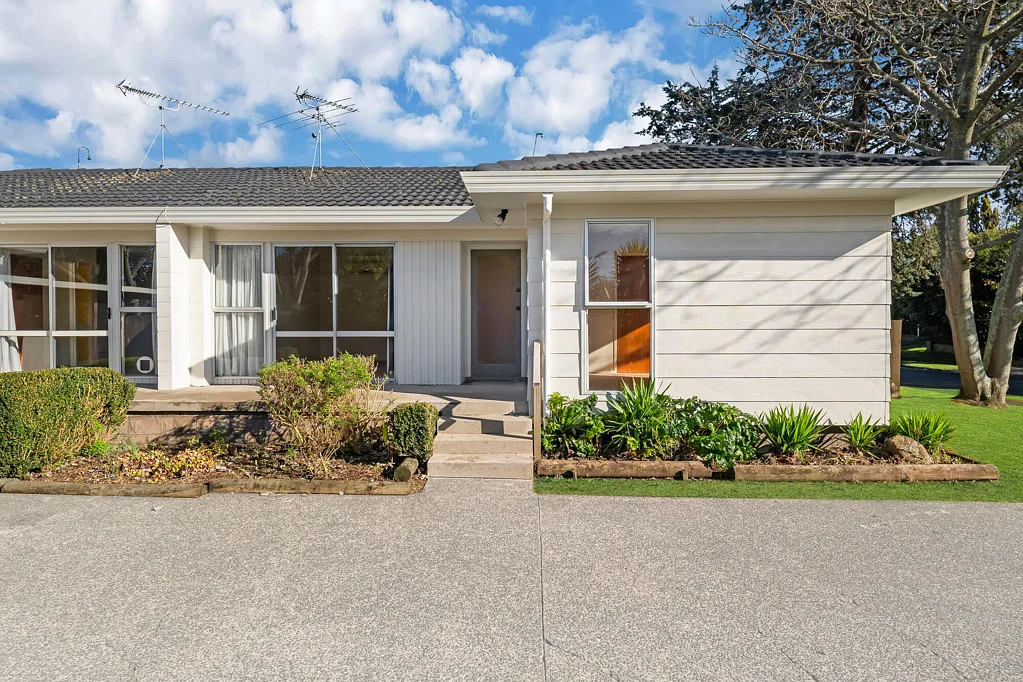 Conifer Grove 2房  Buy 1 or  Buy 2 - A Rare Conifer Grove Opportunity
