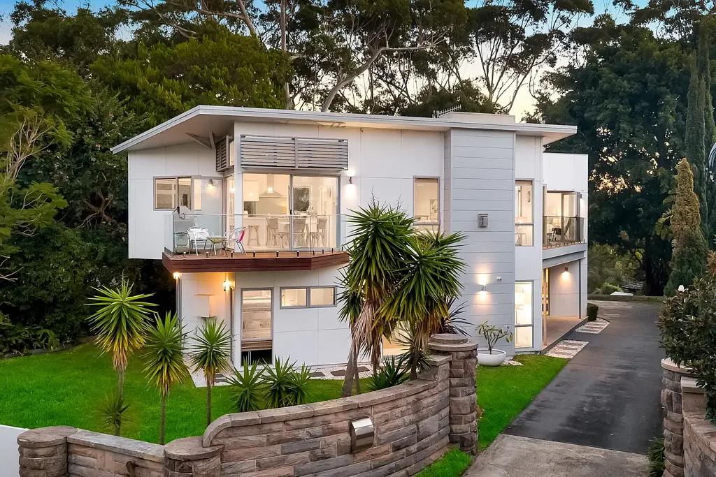 Avoca Beach 5房  Architectural Coastal Luxury with Captivating Avoca Beach Views