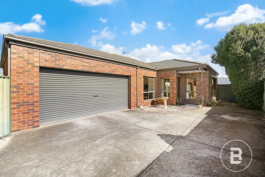 2/19 Westcliffe Crescent, Sebastopol, VIC 3356