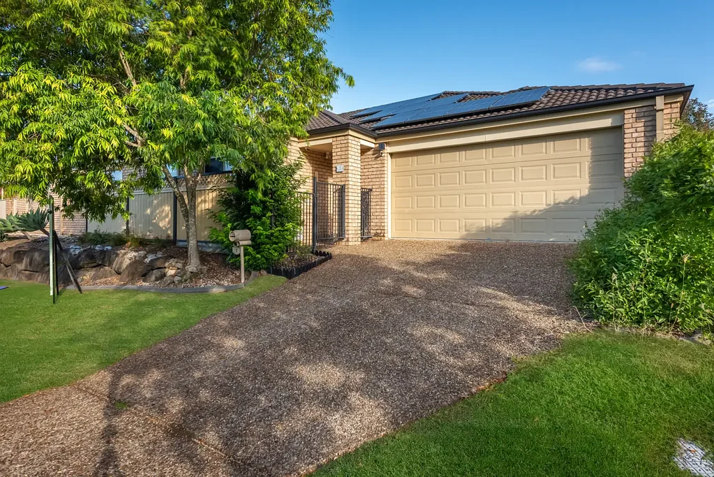 Upper Coomera 3 Bedroom Move In Ready - Prime Location !