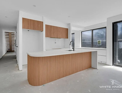18 & 18A Lake Street, Avondale Heights, North West Melbourne, 4部屋, 3バスルーム, Townhouse