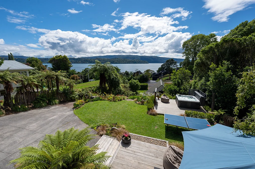 Lake Tarawera 4ਬੈੱਡਰੂਮ Space for family and fun at Lake Tarawera