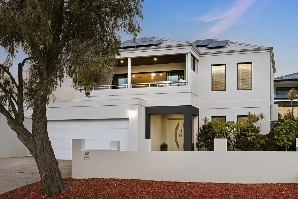 Wannanup 4Moenga Coastal Lifestyle - Modern & Spacious Family Home - Enviable Location