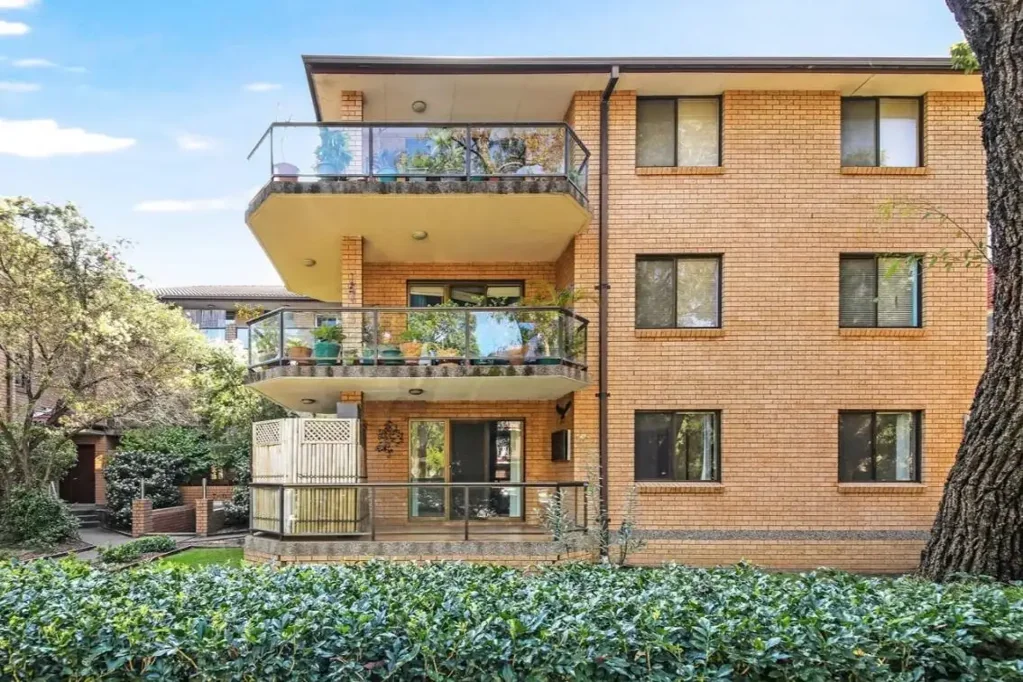 Bright and Spacious 3-Bedroom Apartment in Beach Side Location