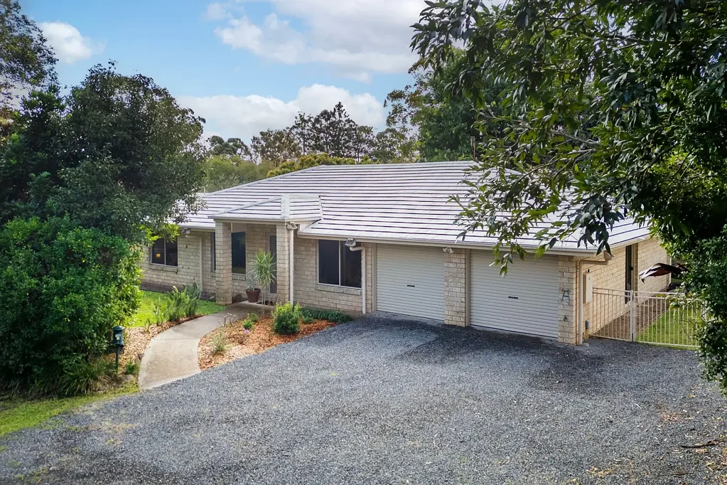 Cooroy 4ห้องนอน Semi-Rural Feel in the Heart of Cooroy