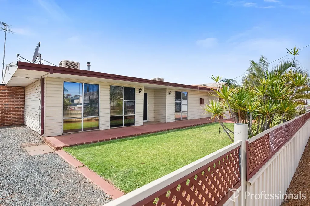 South Kalgoorlie 5 Bedroom Endless Features, Broad Appeal!